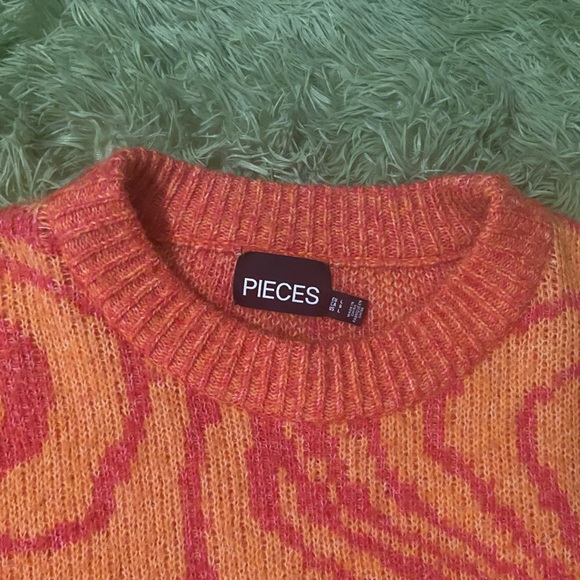 PIECES bell sleeve sweater! - Picture 2 of 3